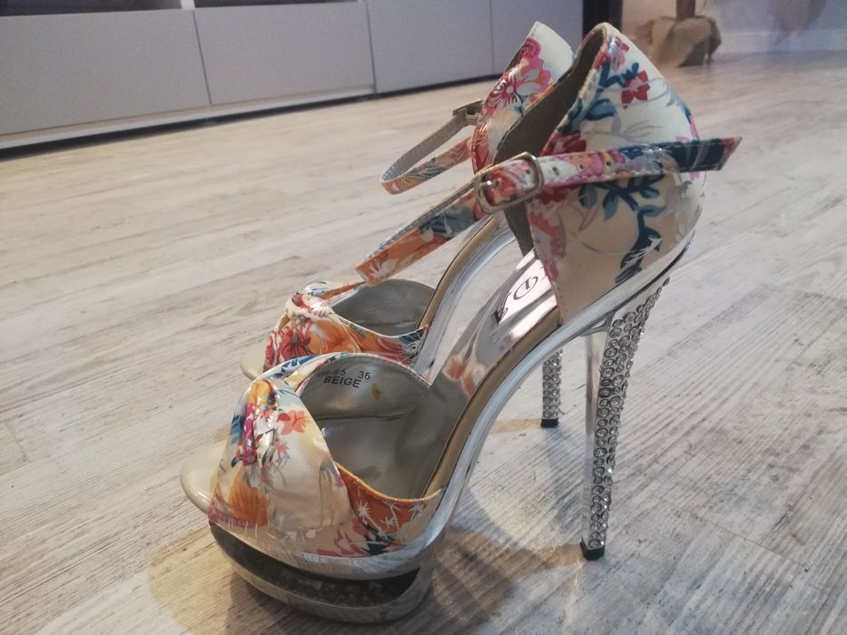 Sandały w kwiaty z cyrkoniami 36