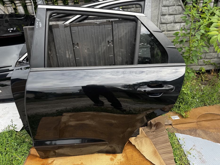 Двері Kia Niro 2 комплектні праві ліві зад