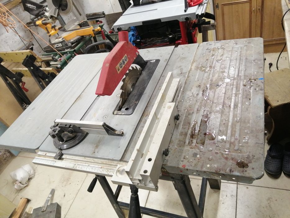 Piła stołowa uszkodzona