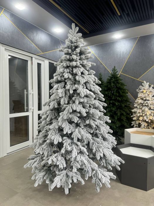 Штучні ялинки та сосни. Ялинка. Ель. Лита ялинка. Елка искусственная.