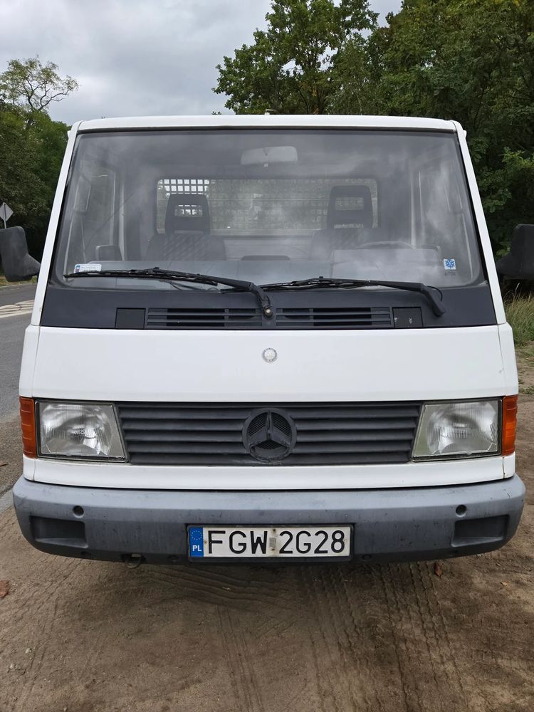 Mercedes-Benz MB 100