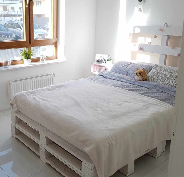 Piękne łóżko z palet+materac+szafki nocne