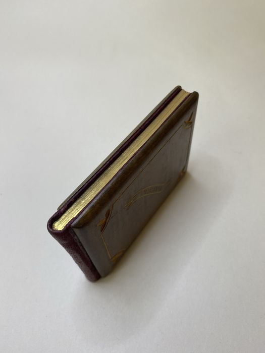 Przedwojenny pamiętnik w drewnianej oprawie