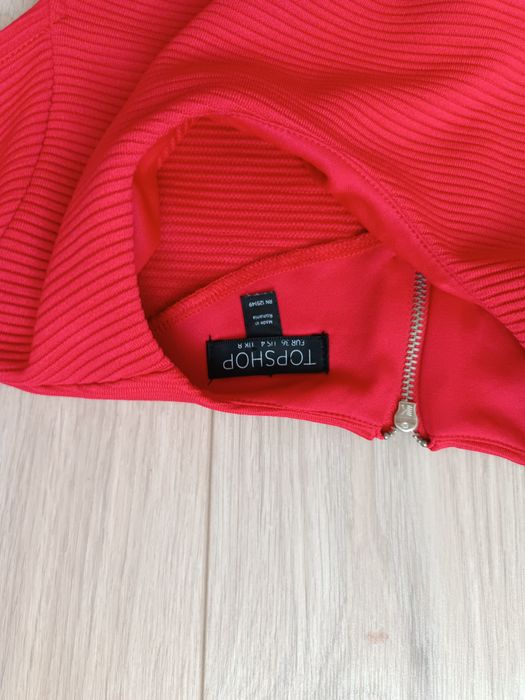 Bluzka damska czerwona z baskinką S 36 topshop
Szerokość pod pachami 4