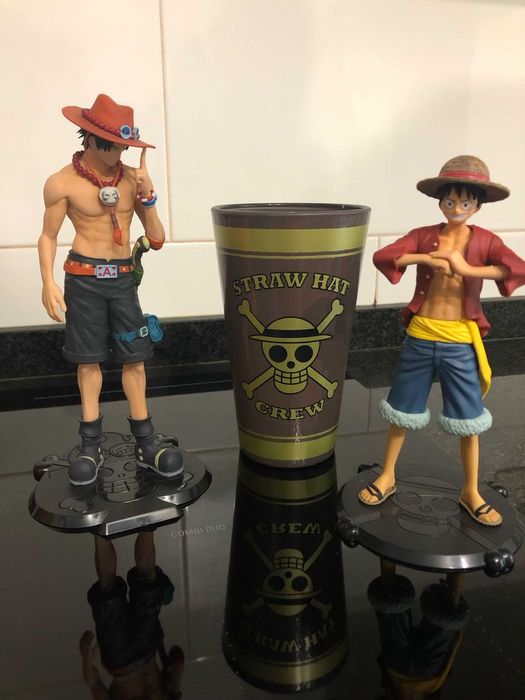 5 Figuras, 2 copos 1 Porta Chaves One Peace e Dragon Ball