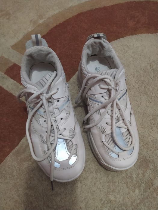 Взуття для дівчини