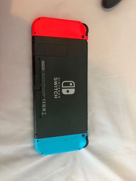 Nintendo Switch V2 Como Nova + 3 Jogos + Caixa e Acessórios