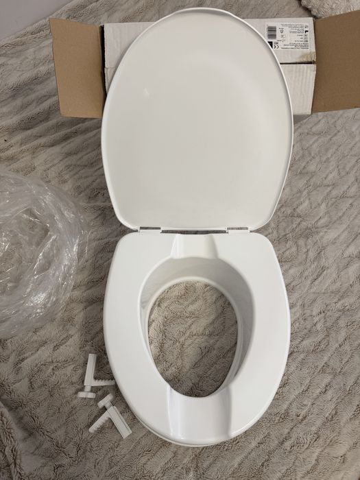 Nasadka toaletowa z pokrywą wys 15 cm