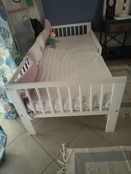 Cama de criança IKEA lacada a branco
