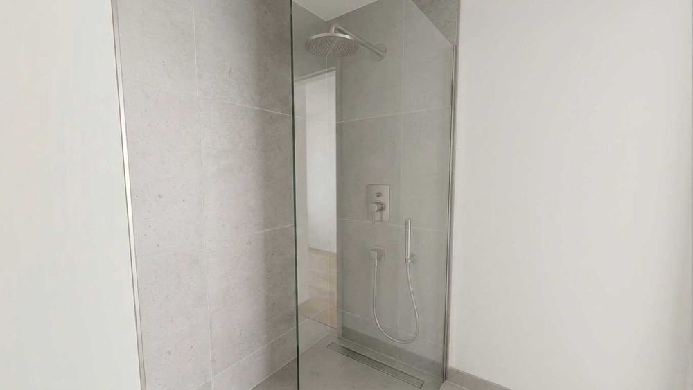 Apartamento T1+1, novo com estacionamento | Centro do Cadaval