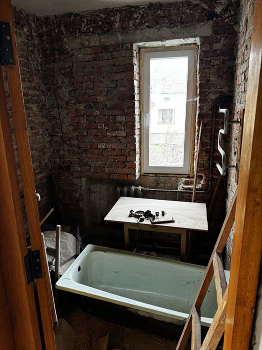 Продається цегляний спарений будинок в м. Самбір