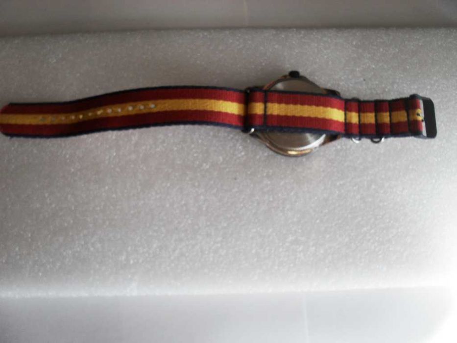 Ogromny zegarek Curren jak budzik bardzo dokładny