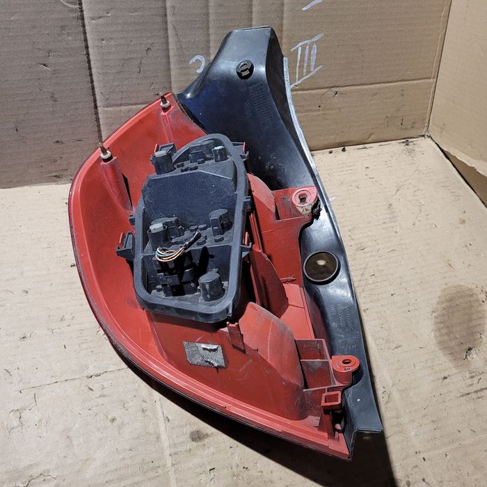 Lampa tył prawa renault clio III 2006r VALEO