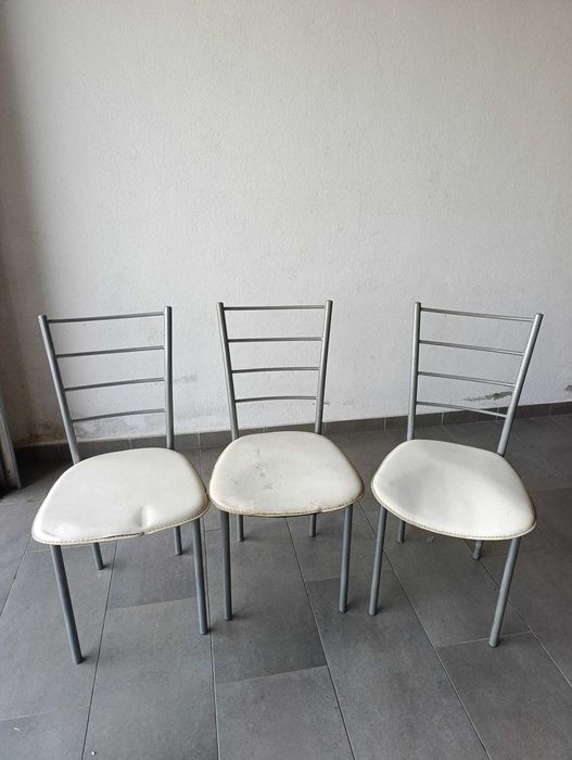 Conjunto de 3 cadeiras robustas