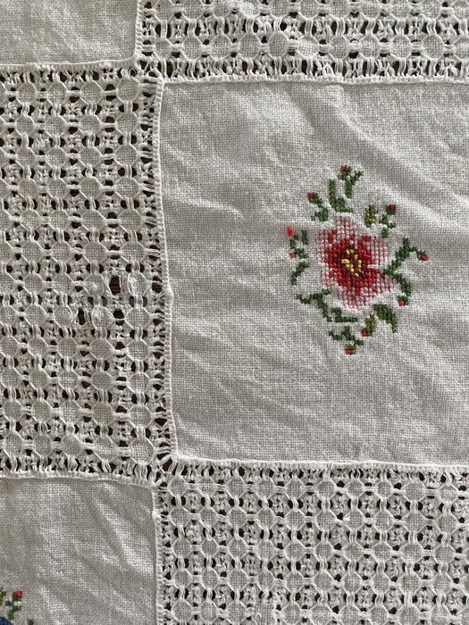 Toalha de mesa com ponto cruz 125*125