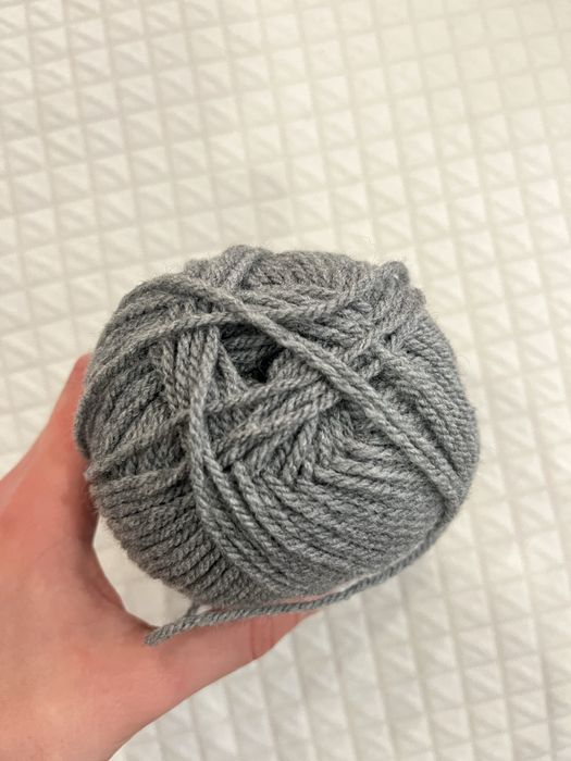 Lã de tricô cinzenta