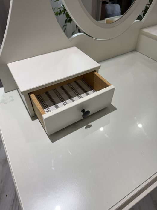 Toaletka Ikea Hemnes