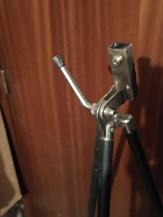 Tripé metálico antigo
