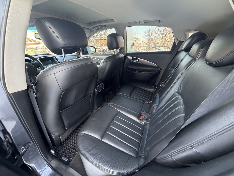 Продам Infinity EX35 AWD газ/бензин  максимальна ідеальний стан!