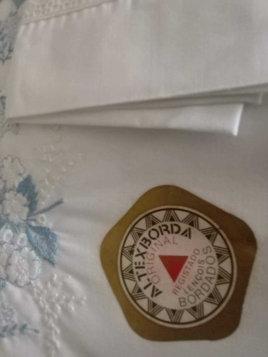 Lençois de casal bordados novos
