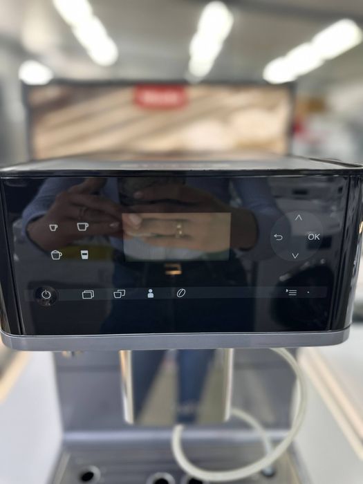 Кавомашина Miele CM 6300