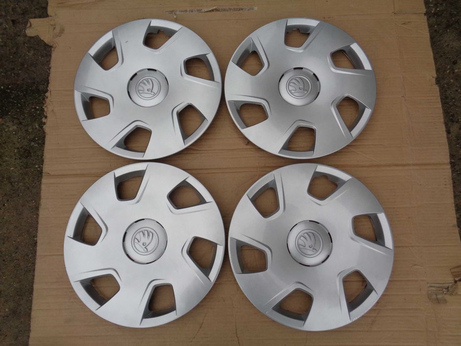 4 bardzo ładne oryginalne kołpaki, komplet kołpaków 15 SKODA