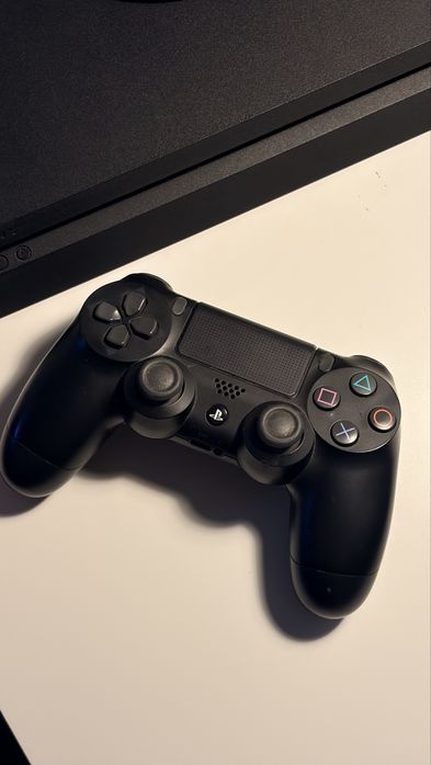 Playstation 4 slim
