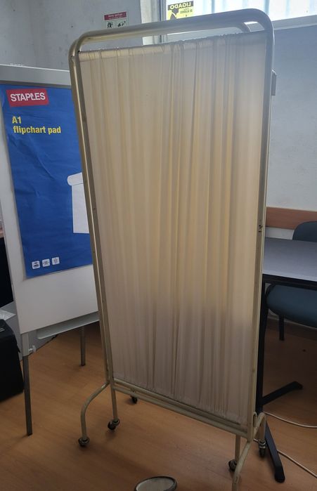 Equipamento de antigo gabinete Médico