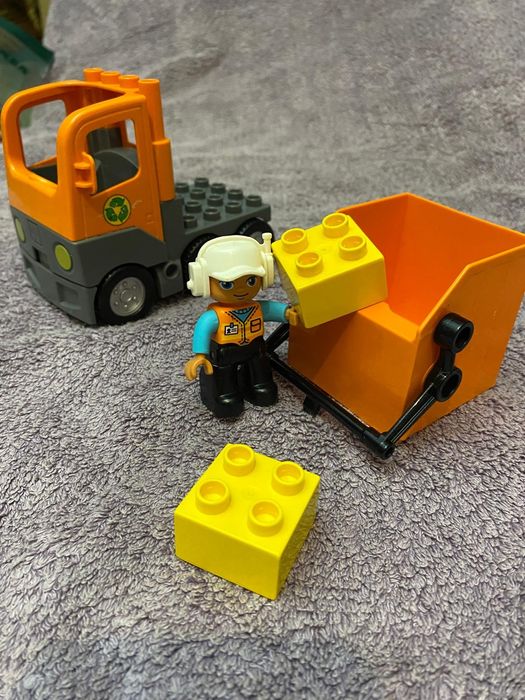 LEGO Duplo  - Śmieciarka - kontener na gruz.
