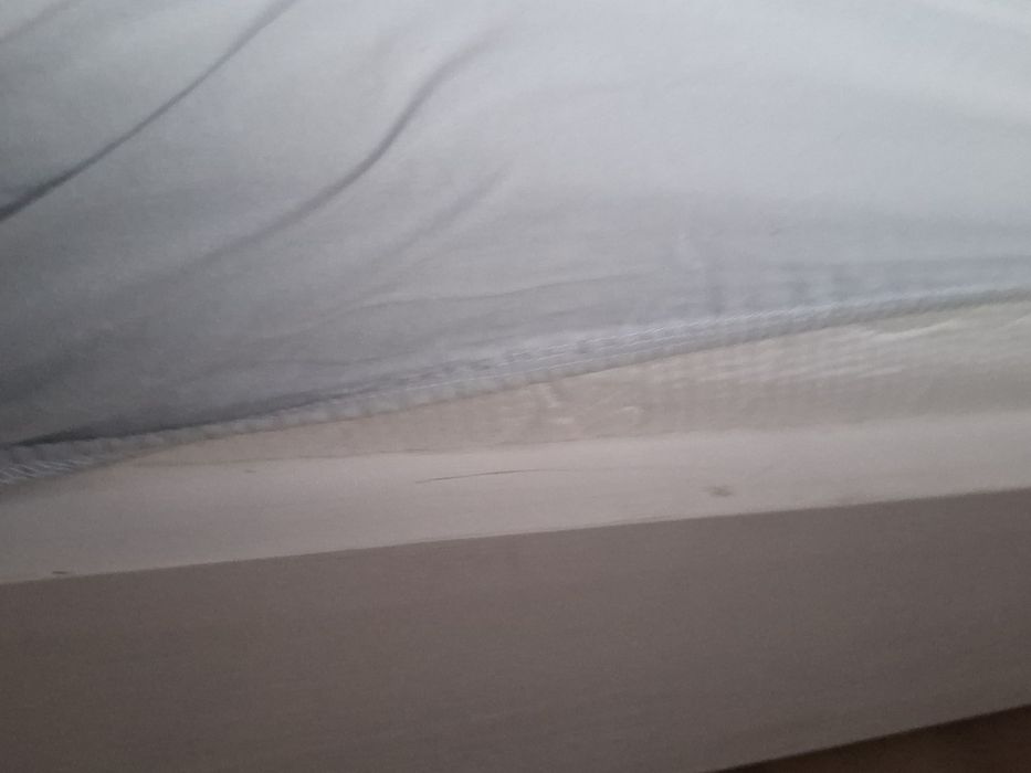 Rama łòżka z materacem