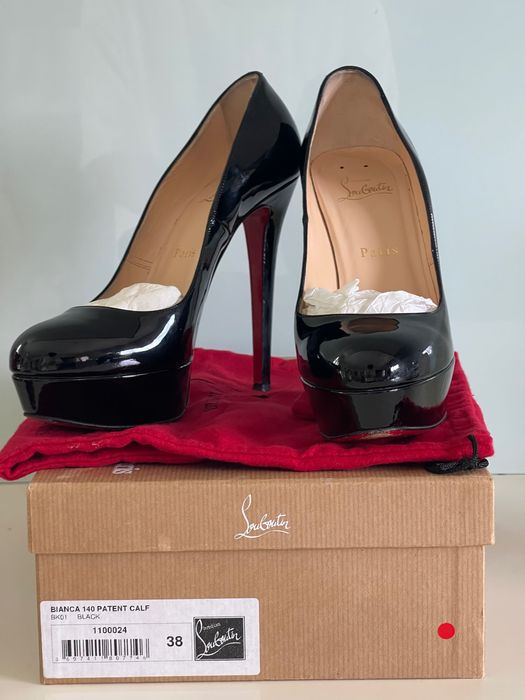 Christian Louboutin Bianca - Sapato de salto alto em verniz preto