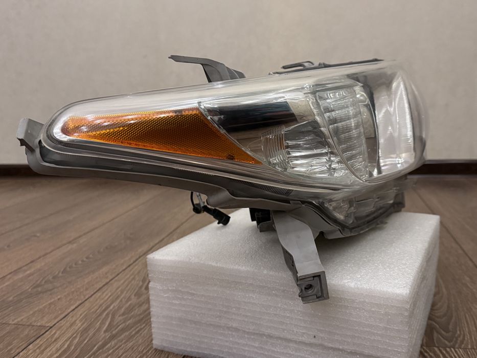 Фара передня Toyota Highlander 2012 оригінал