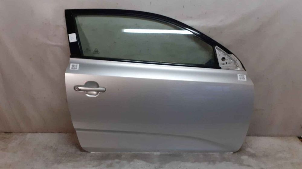 /  DRZWI PRZÓD PRZEDNIE PRAWE KIA PROCEED CEED 3D 3 DRZWI SREBRNE 9S