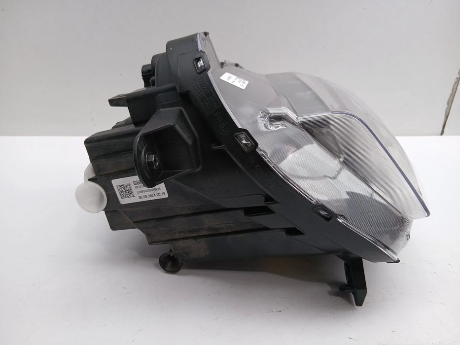 Ótica / farol esquerda HYUNDAI Tucson (NX4E)