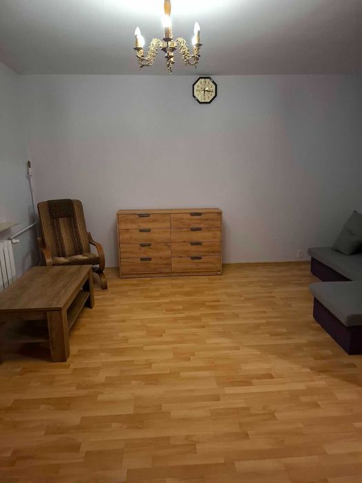 Kawalerka z oddzielną kuchnią w dobrej lokalizacji - Widok 3