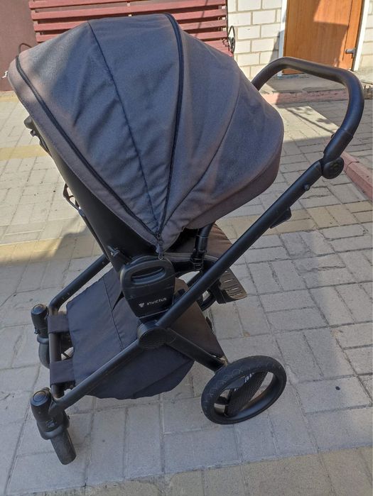 Коляска 2 В 1 INVICTUS V-PLUS в чорно-сірому кольорі