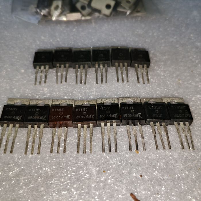 Транзистор КТ818