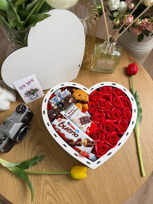 Готові Подарункові набори новорічний бокс солодощів Kinder