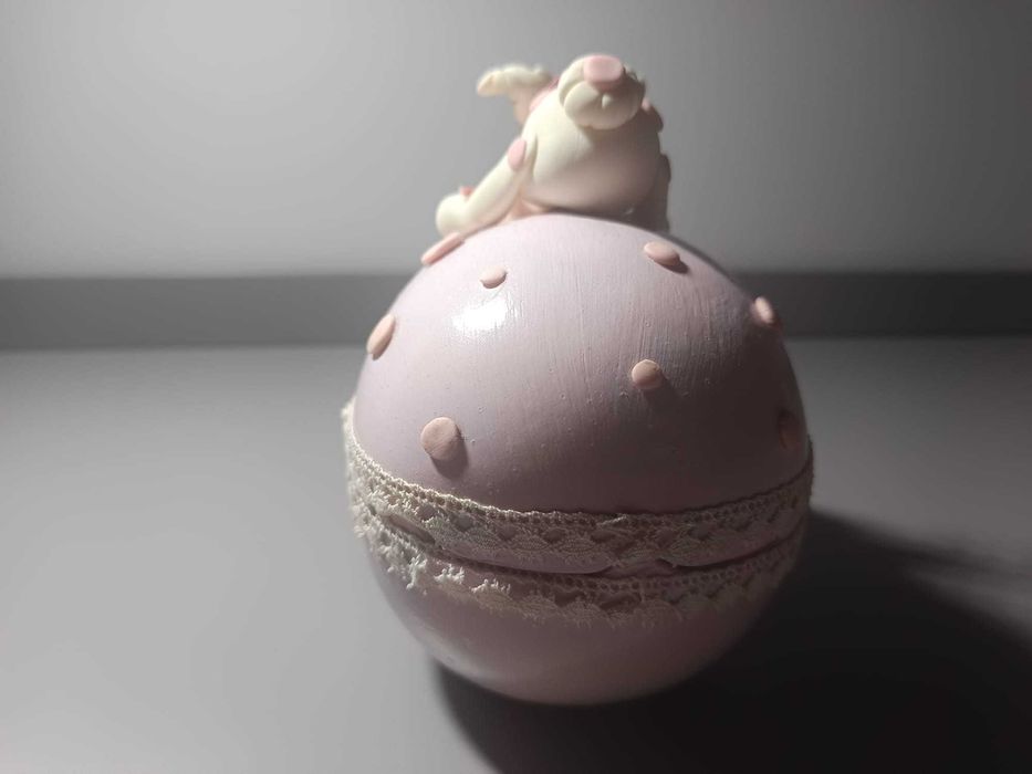 Bomboneira Ovo com Coelhinho em Biscuit64409367406466124