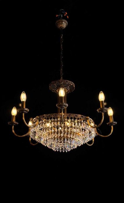 Stylowy żyrandol kryształowy – klasyka, złote wykończenie