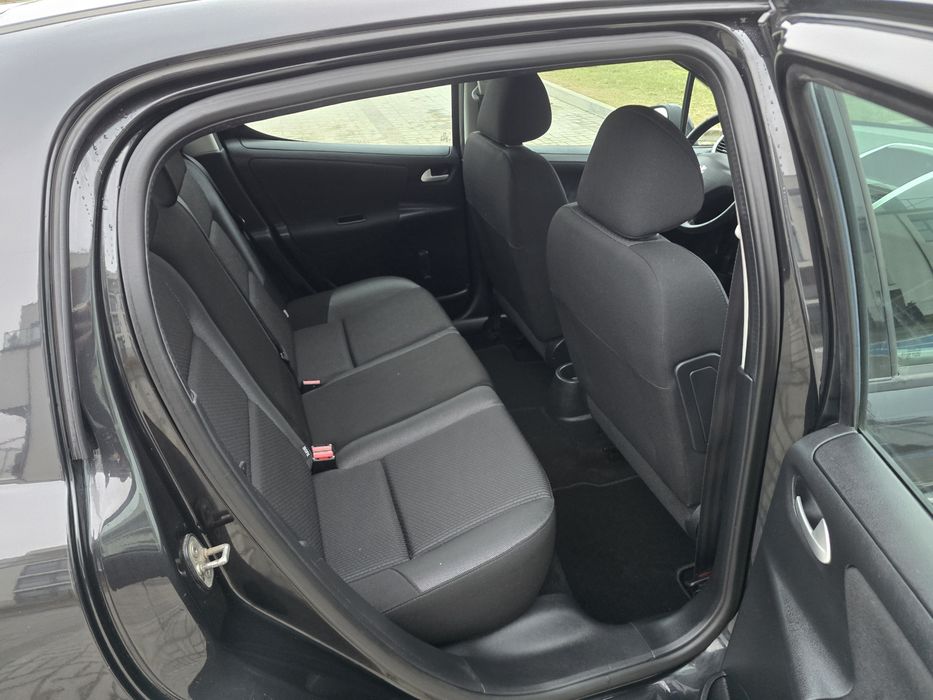 Peugeot 207 5 drzwi 1.4 benzyna Lift 2013r Super Stan Ekonomiczny