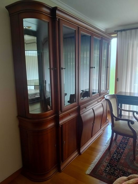 Sala de Jantar: Cristaleira + Mesa + 6 Cadeiras + Tapete