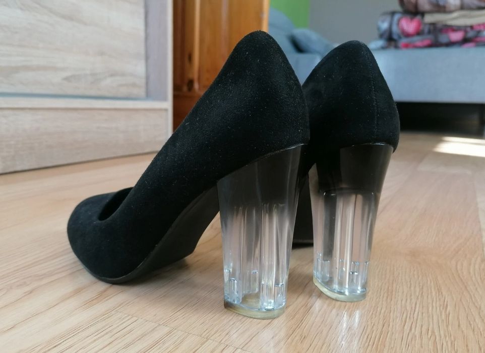 Czarne buty czółenka na obcasie 37