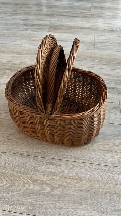 Kosz wiklinowy na piknik i nie tylko