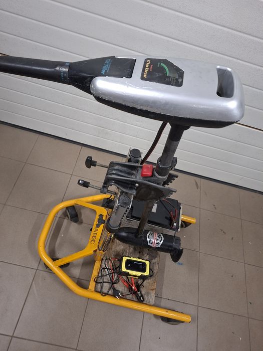 Silnik zaburtowy minn kota akumulator ładowarka