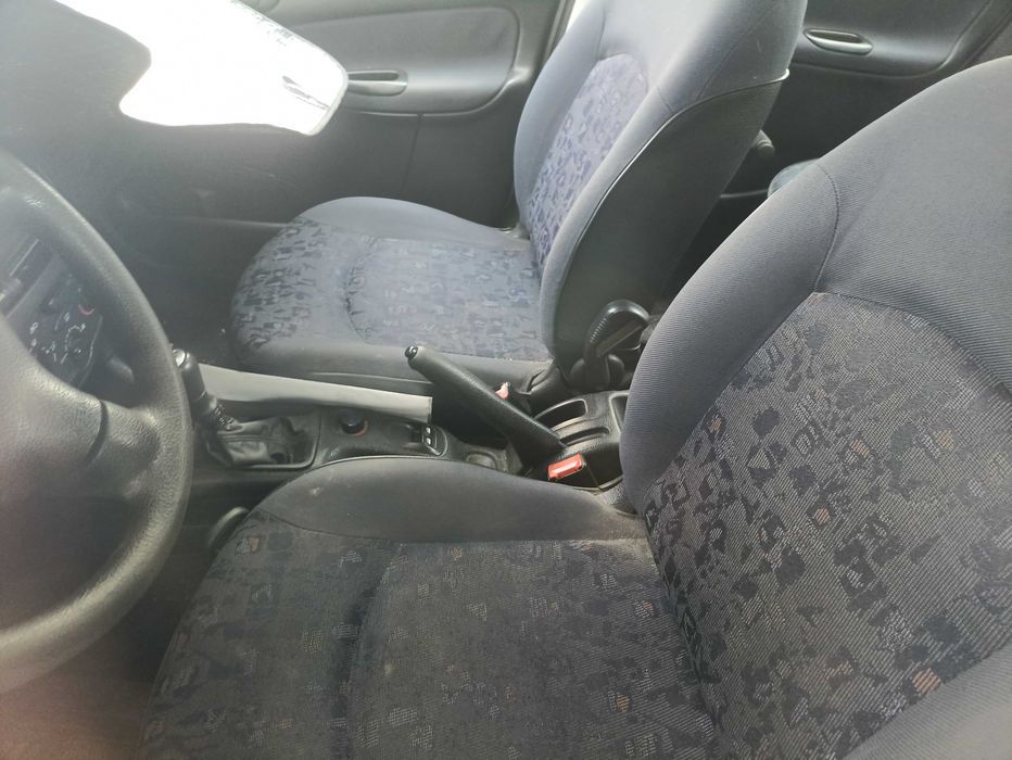 Peugeot 206 confortline 1.1 gasolina