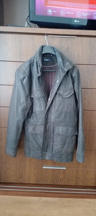 Casaco  de homem em tom de castanho escuro em pele de porco em bom est