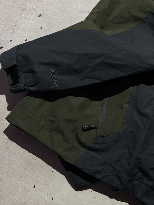 Куртка The North Face Gore-Tex , хаки , трекинговая , пуховик ,