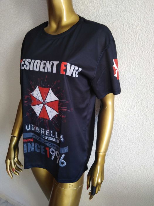 T-Shirt Resident Evil Umbrella Corporation Social Distance Training Since 1996
