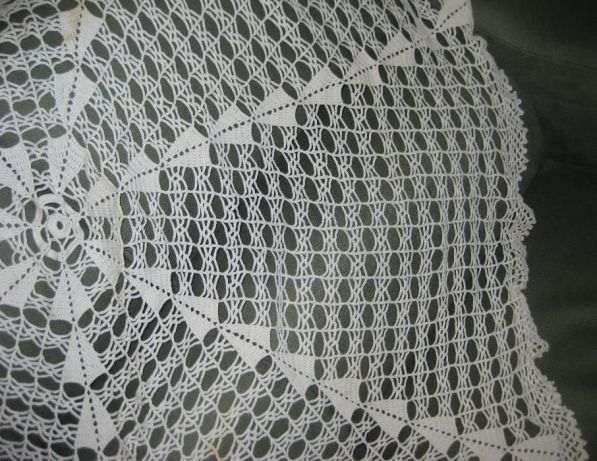 Toalha em Crochet Redonda Cor Beije 1,88 NOVA